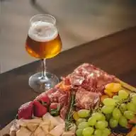 Cerveja combina com tudo l Hora do gole WhatsApp Channel