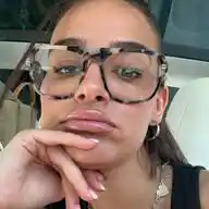 Laura Escanes WhatsApp Channel