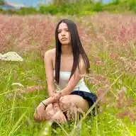 Selene Guzmán  WhatsApp Channel