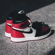 BUNTE.de | Sneaker WhatsApp Channel