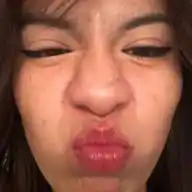 Solo para distraerme, Yiyi. WhatsApp Channel