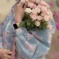 🌸 عبــارة عن ورد 🌸 WhatsApp Channel