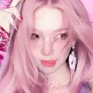 Mallie Mengetik WhatsApp Channel