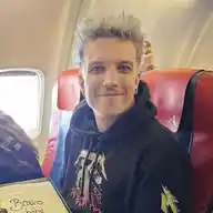 Mimi siendo Mimi con la ayuda de Adi WhatsApp Channel