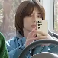 moon aus WhatsApp Channel