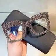 UNIQUE FASHION INC. WhatsApp Channel