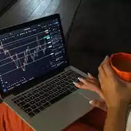 Vees Trades 🛍📊 WhatsApp Channel