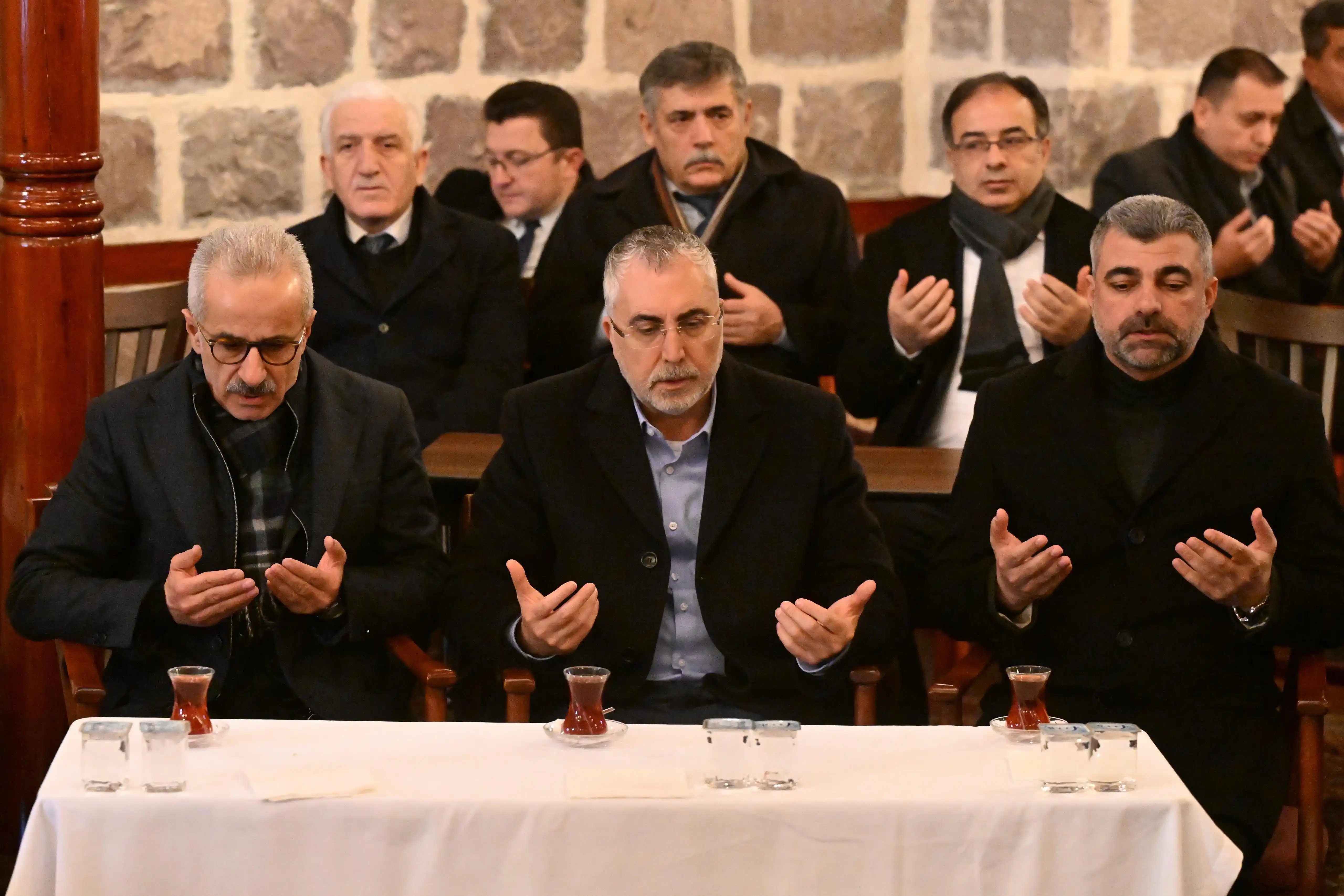 Image from Abdulkadir Uraloğlu: Çalışma ve Sosyal Güvenlik Bakanımız Sn. Vedat Işıkhan’a taziye ziyare...