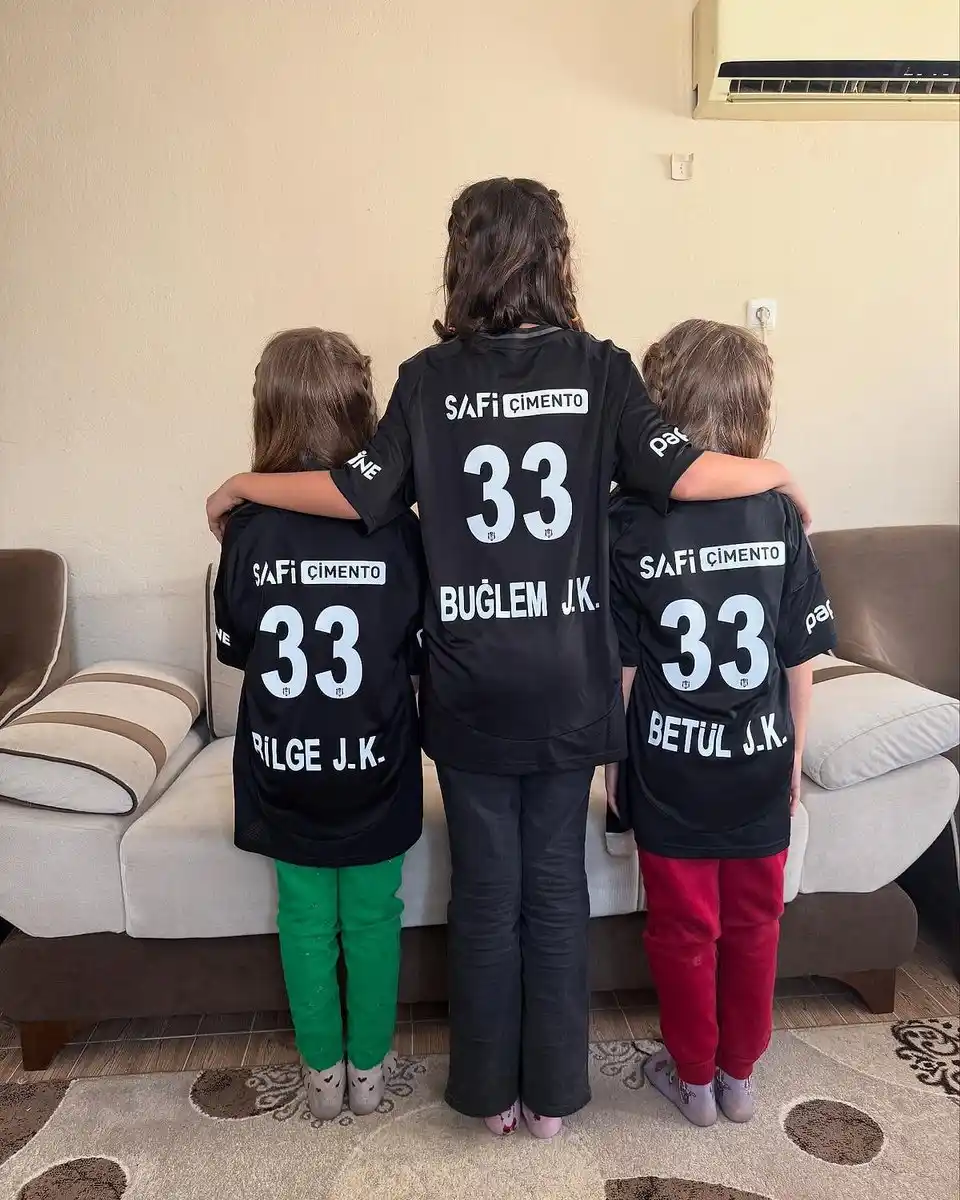 Image from Ajansspor: ⚫️⚪️ Beşiktaşlı bir babanın kızlarına verdiği isimler: ▪️ Buğlem Jade...