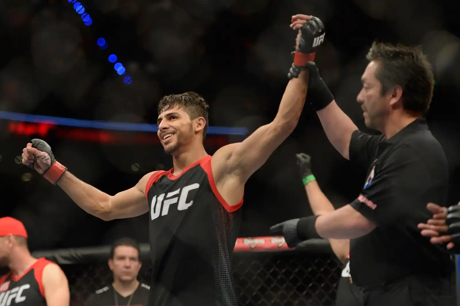 Image from @UFCEspanol: El octágono regresa a Ciudad de México el 29 de Marzo y tenemos un rec...
