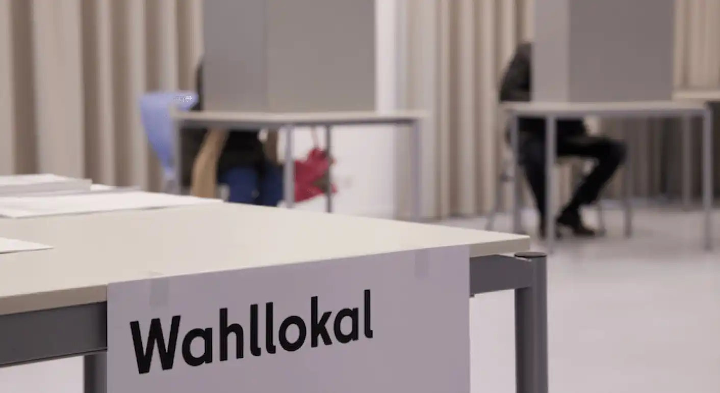 Image from CORRECTIV.Faktencheck: 🗳️ Online heißt es, *in Hessen werde Wahlbetrug bei der Bundestagswah...