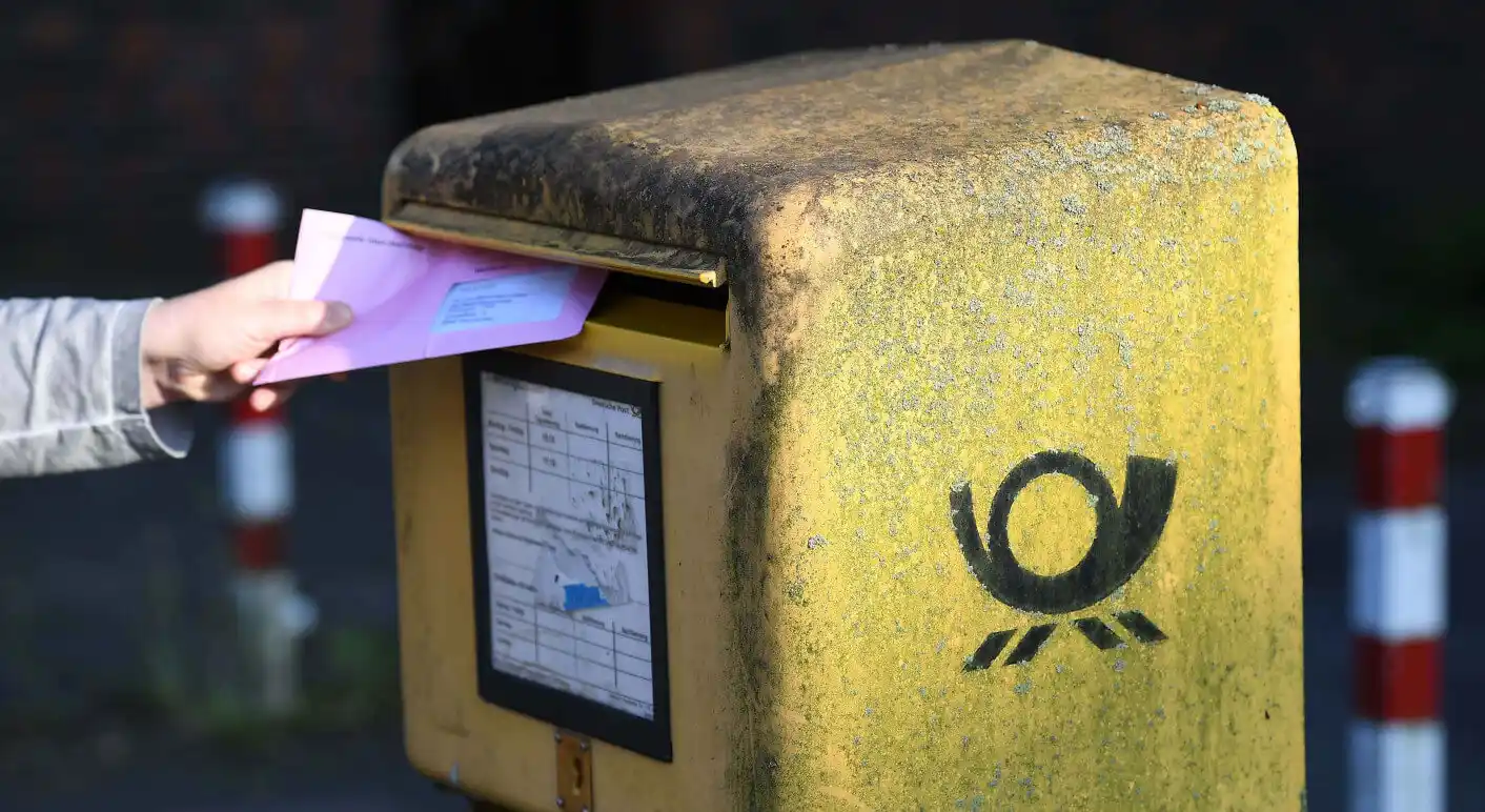 Image from CORRECTIV.Faktencheck: 📪 In Tiktok-Beiträgen heißt es nach der Bundestagswahl, *3,5 Millione...