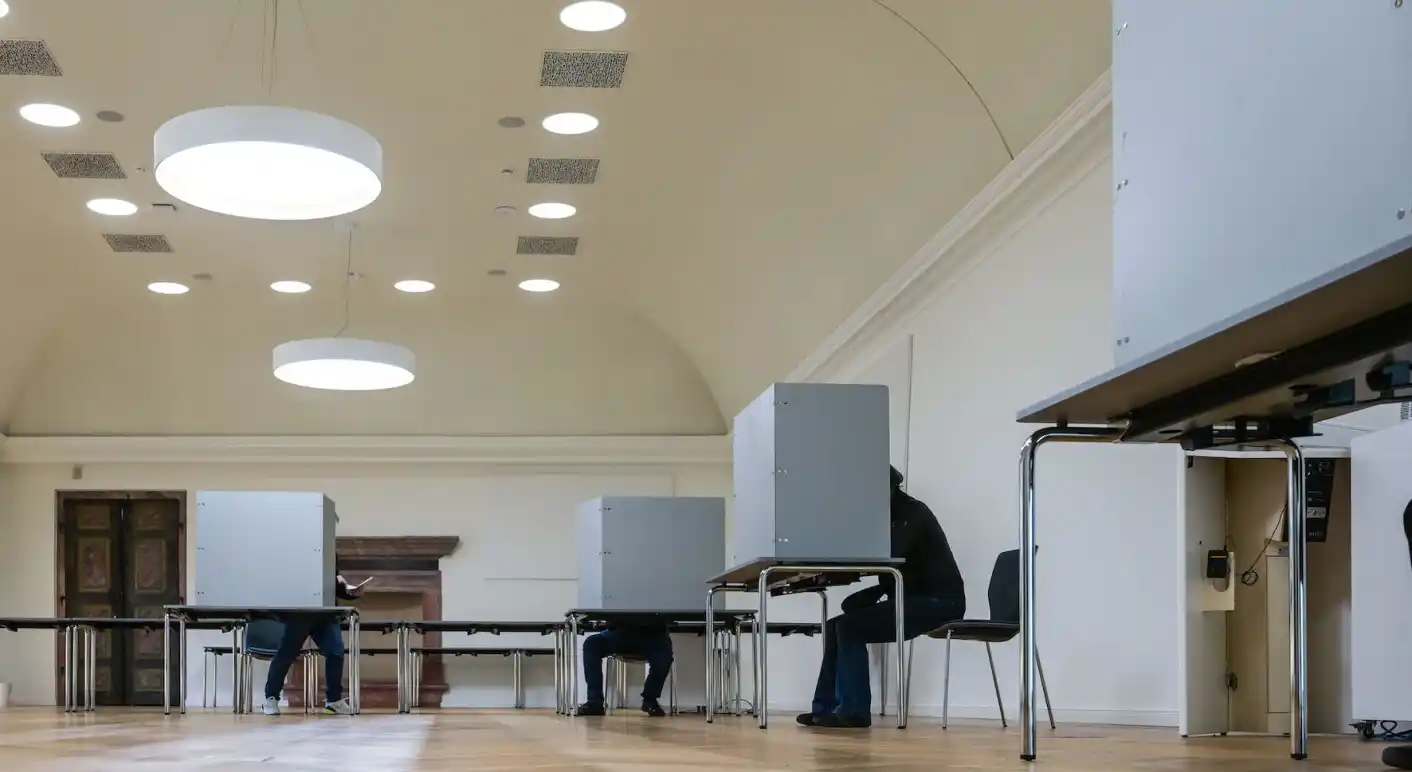 Image from CORRECTIV.Faktencheck: 🗳️ Während der Auszählung der Stimmen der Bundestagswahl verbreitete ...