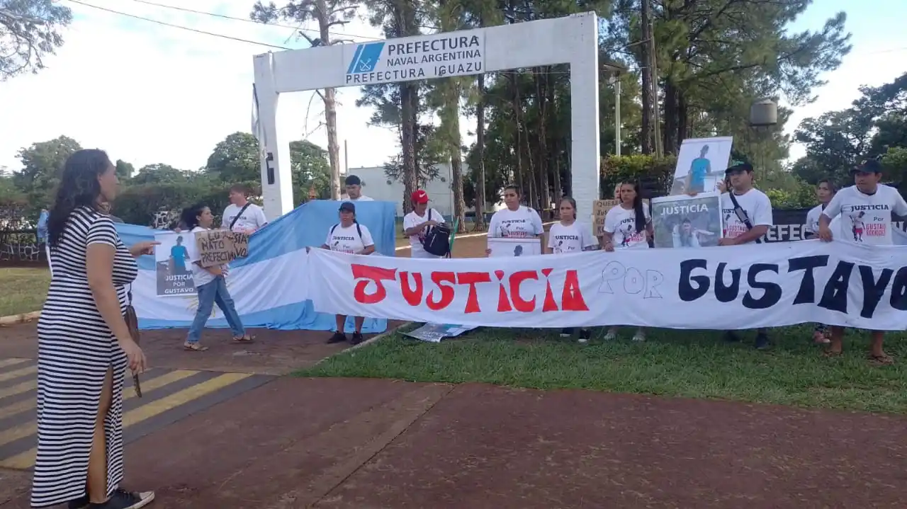 Image from El Misionerismo: *Marcharon por la muerte de pescador en Iguazú: “Lo chocó prefectura* ...
