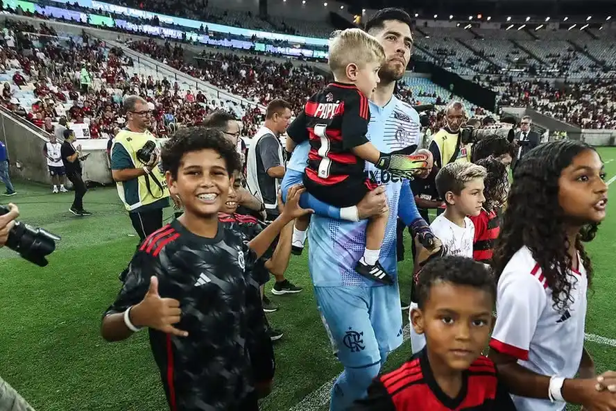 Image from Extra - Futebol carioca: 🔴⚫ *Insatisfação da torcida com preço dos ingressos é grande*  Flamen...