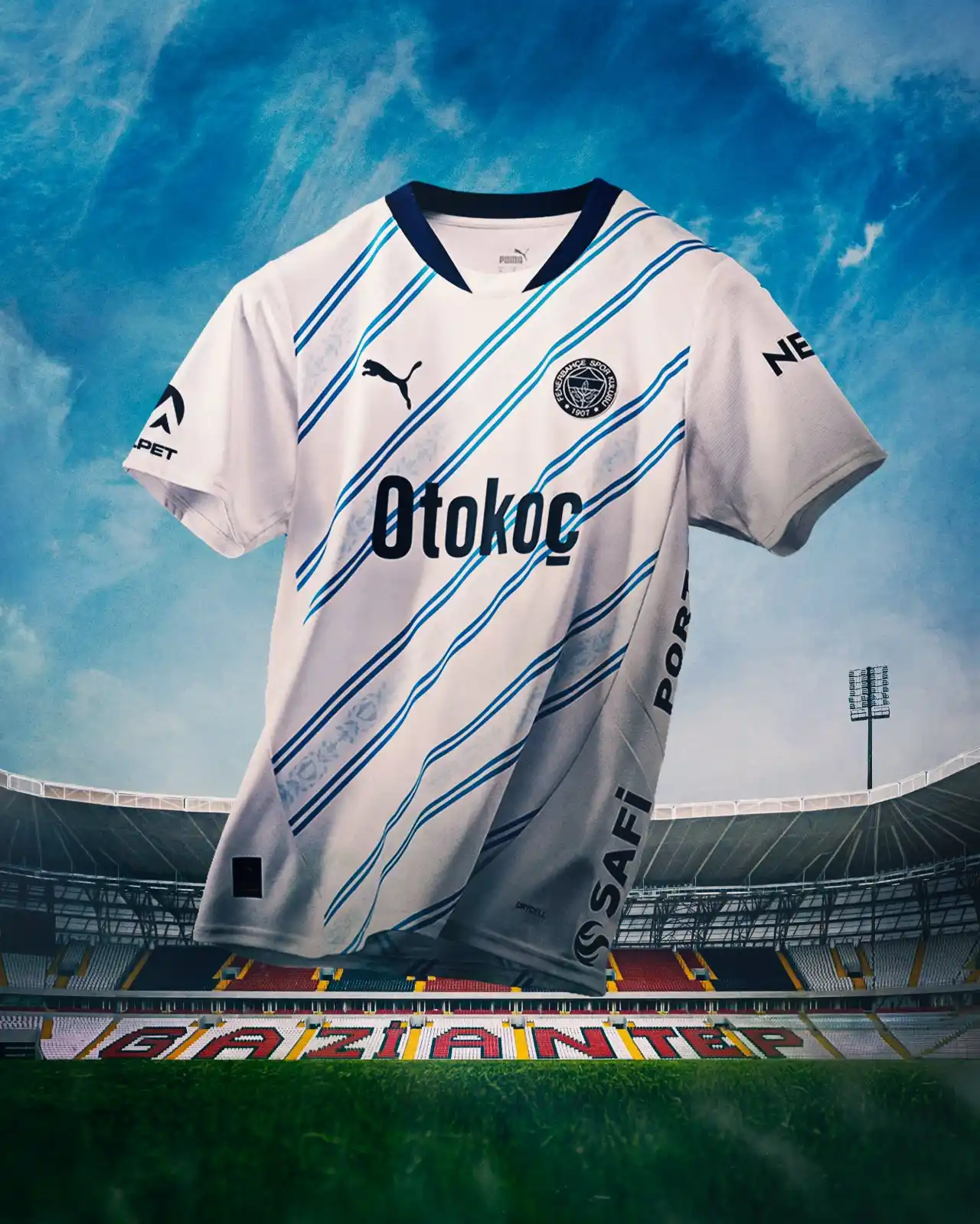 Image from Fenerbahçe: Bugün beyaz forma, lacivert şort ve beyaz konç ile sahadayız. <a cla...