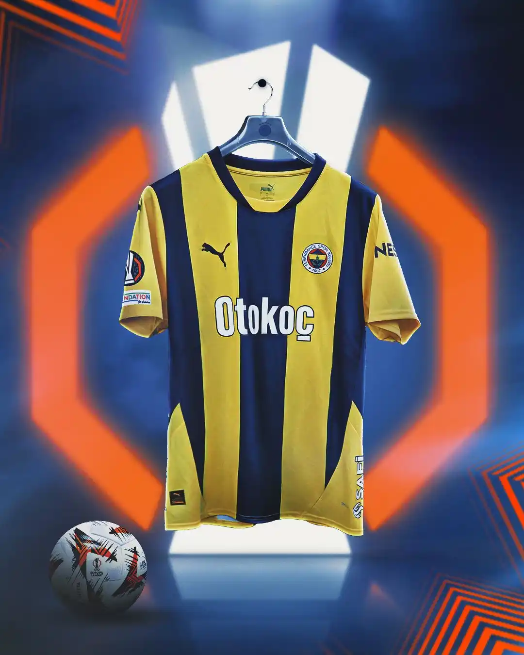 Image from Fenerbahçe: Bu akşam Çubuklu forma, beyaz şort ve konç ile sahadayız. <a class="...
