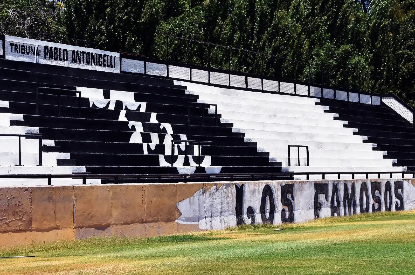 Image from Gimnasia y Esgrima Mza: QUÉ PLACER VERTE OTRA VEZ! 🐺🎩 Nos encontramos mañana en el Víctor �...