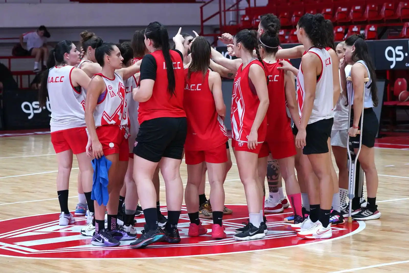 Image from Instituto ACC: ⛹🏻‍♀️ ¡𝗔 𝗰𝗲𝗿𝗿𝗮𝗿 𝗰𝗼𝗻 𝘁𝗼𝗱𝗼, 𝗚𝗹𝗼𝗿𝗶𝗼𝘀𝗮𝘀!  El equip...