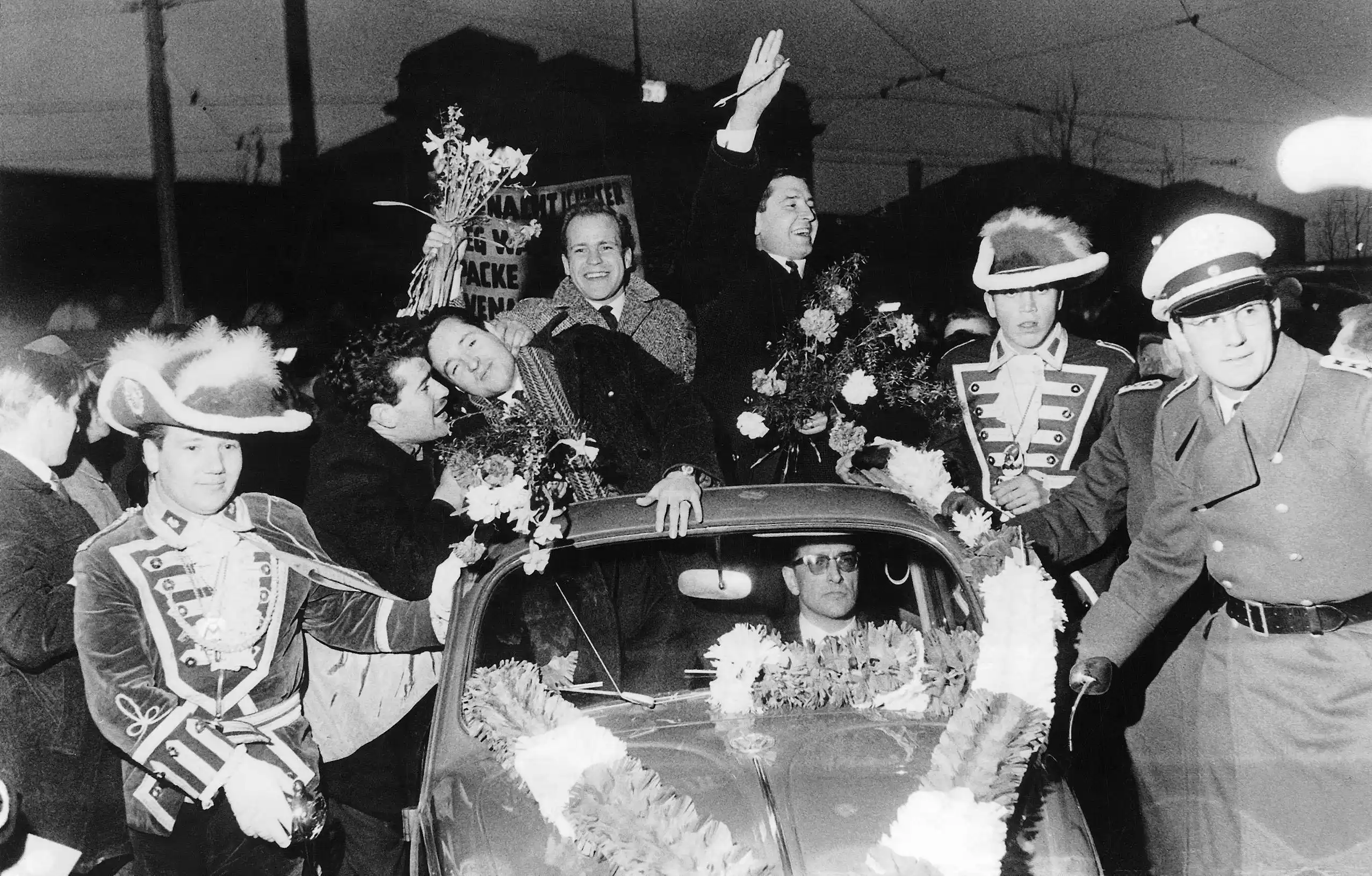 Image from Mainz 05: 60 Jahre Pokal-Sensation! 🏆 Am 17.02.1965 bezwang der kleine Regiona...