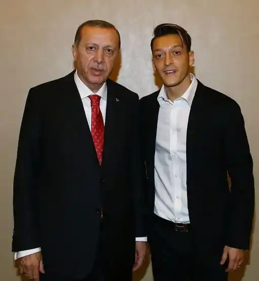 Image from Mynet: 🔴 AK Parti MKYK üyesi Mesut Özil: "Bize düşen görev ülkemizin, millet...