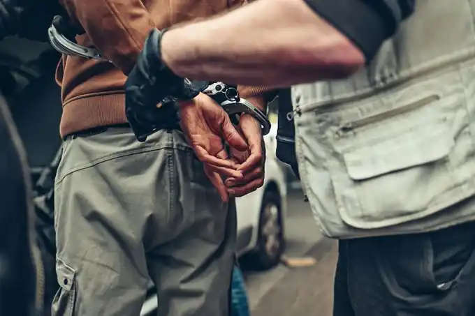 Image from Préfecture de Police: Une infraction peut en cacher une autre ! 👮‍♀️👮‍♂️   Hier après-midi...