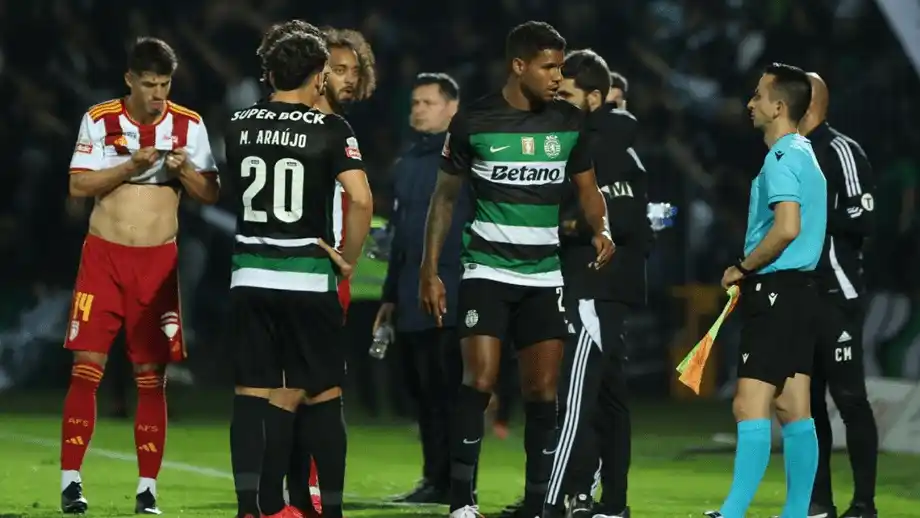 Image from Record_Sporting: Sporting paga multa de atraso por ter ficado à espera de Matheus Reis:...