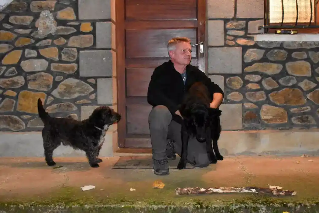 Image from Reporterre: Bonjour. 🚨 « Les chasseurs ont détruit une famille » : il y a pile ...