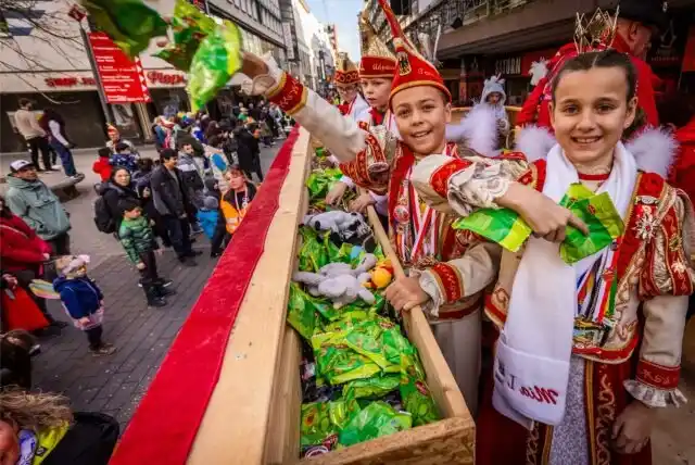 Image from Ruhr Nachrichten: Neben der Bundestagswahl war heute auch der Dortmunder Kinderkarneval....