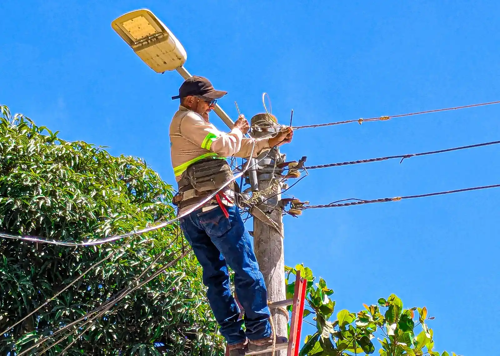 Image from San Salvador Este: Bajo el liderazgo de nuestro Alcalde José Chicas, la municipalidad de ...