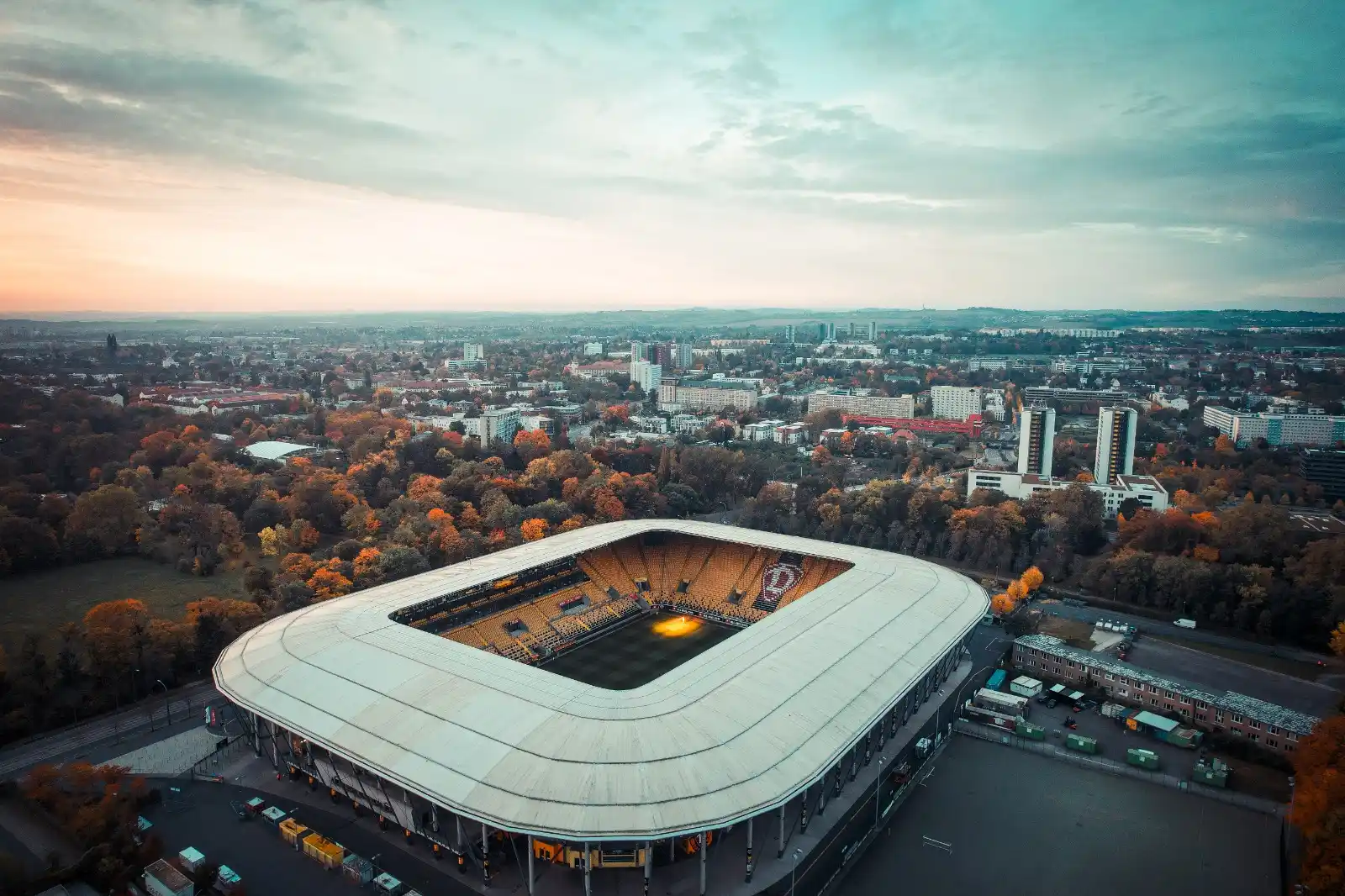 Image from SG Dynamo Dresden: Dynamo ist Dresden, Dresden ist Dynamo. 🖤💛 Doch was genau bedeutet ...