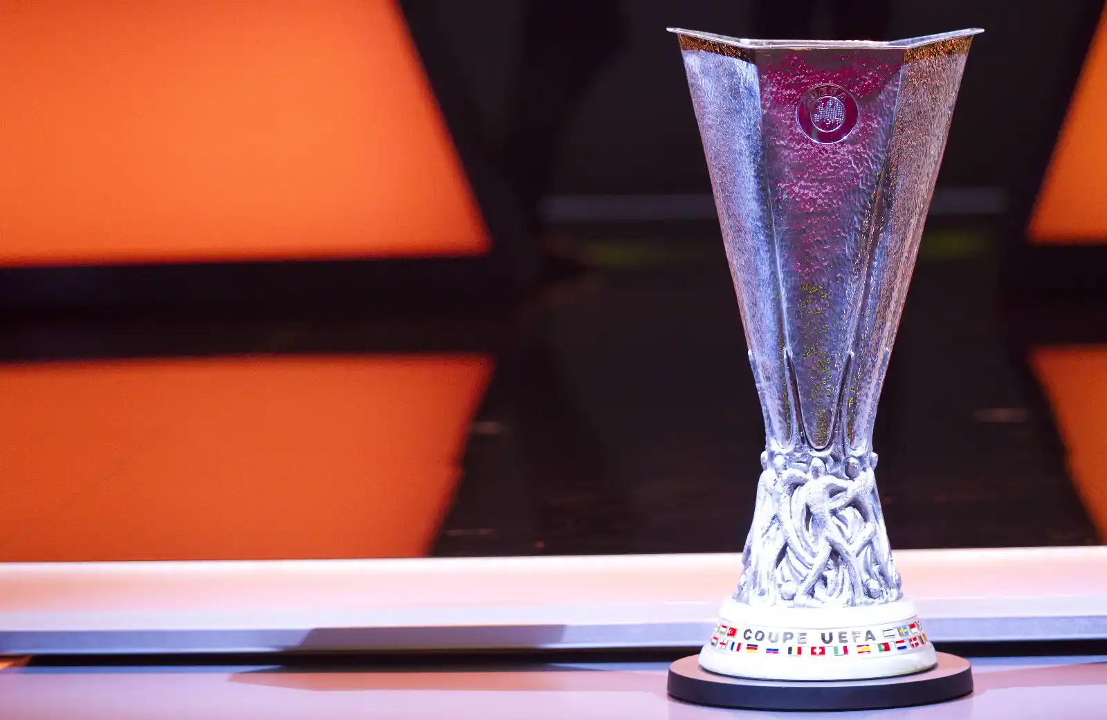 Image from Sky Sport Austria: Mit dem Topduell zwischen Ajax und Eintracht Frankfurt: Das sind die D...