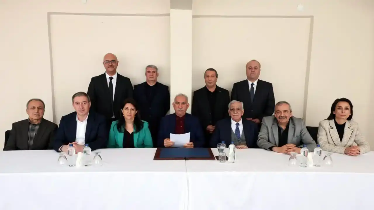 Image from Takvim: İMRALI'DAN İLK FOTOĞRAF GELDİ Teröristbaşı Abdullah Öcalan takımları ...