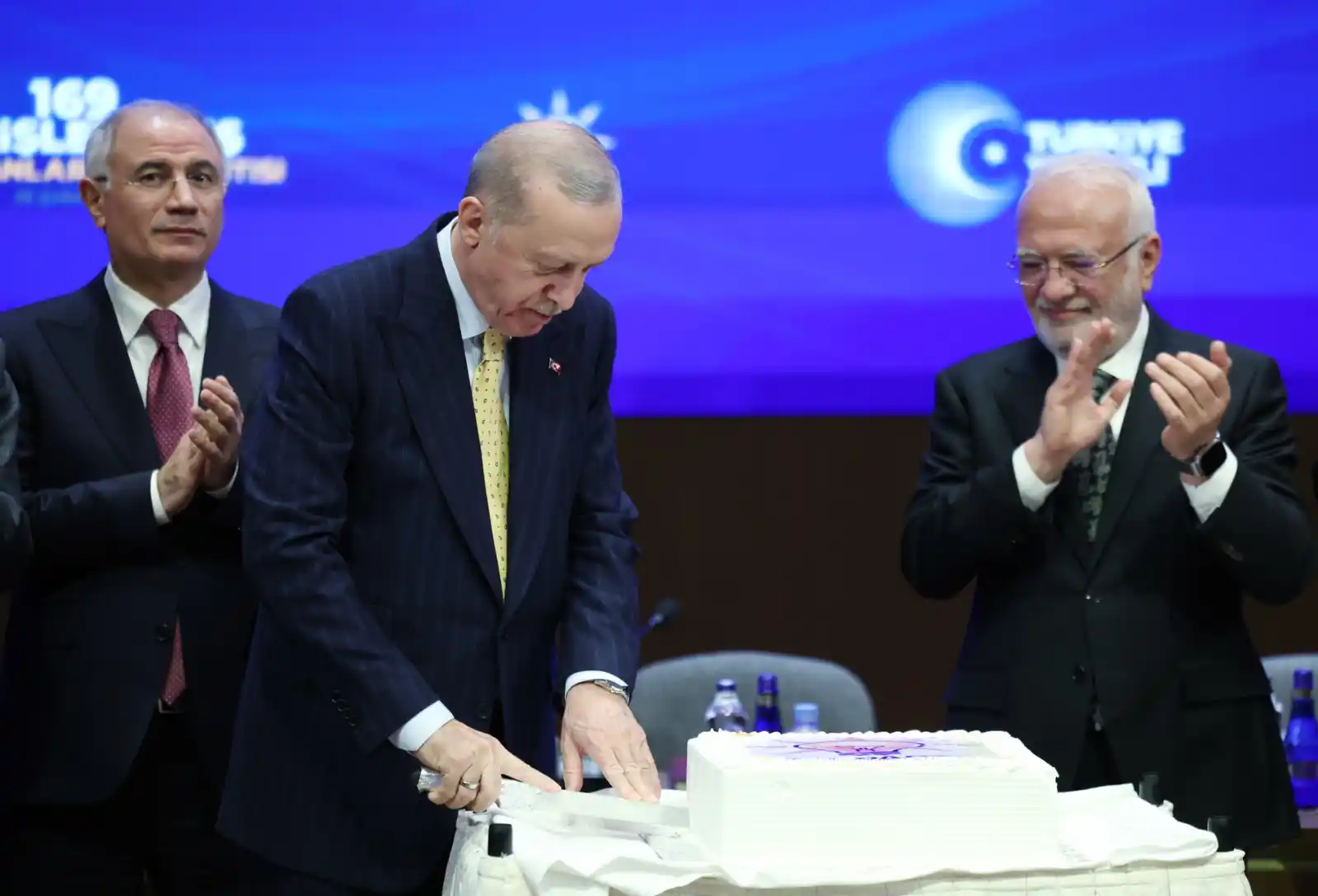 Image from TRT Haber: AK Parti Genişletilmiş İl Başkanları Toplantısı’nda Cumhurbaşkanı Erdo...