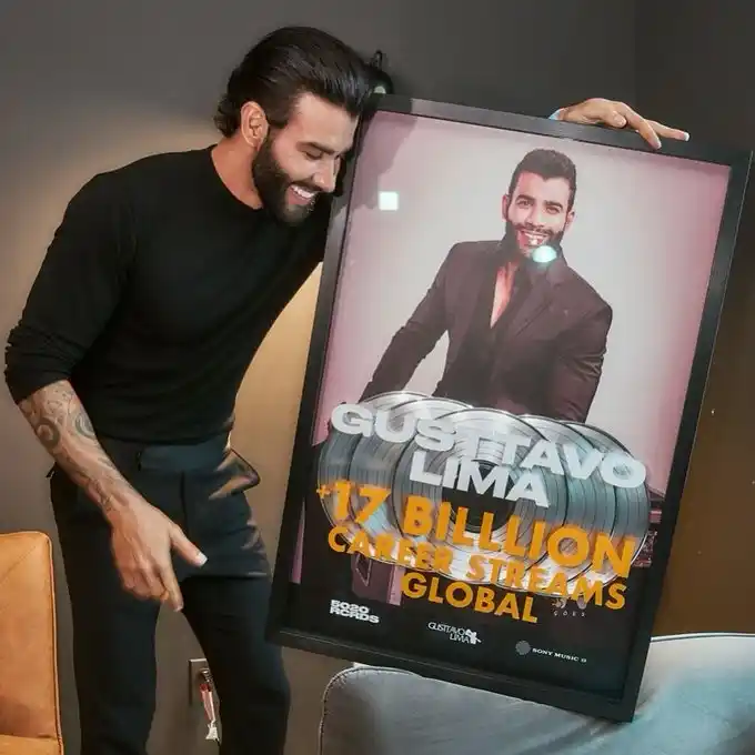 Image from UOL | Universo Gusttavo Lima : Embaixador simplesmente *BILIONÁRIO* 🤩🚀👏 Gusttavo tá celebrando a...