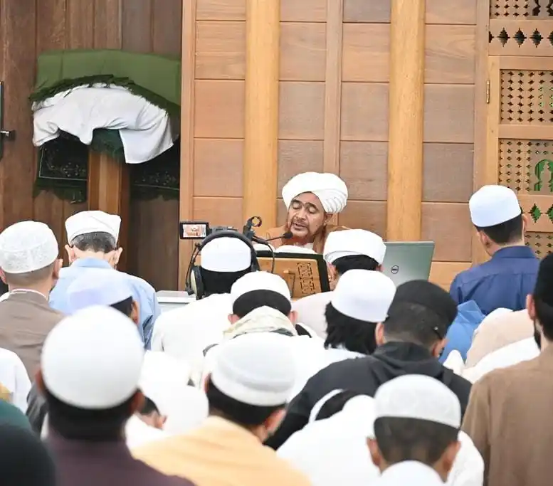 Image from الحبيب عمر بن حفيظ Al-Habib Omar Bin Hafidh: 🔉 *كشف الغمة 265- كتاب الجنائز (3) ما ورد في تجهيز الميت وغسله* 🎙 ال...