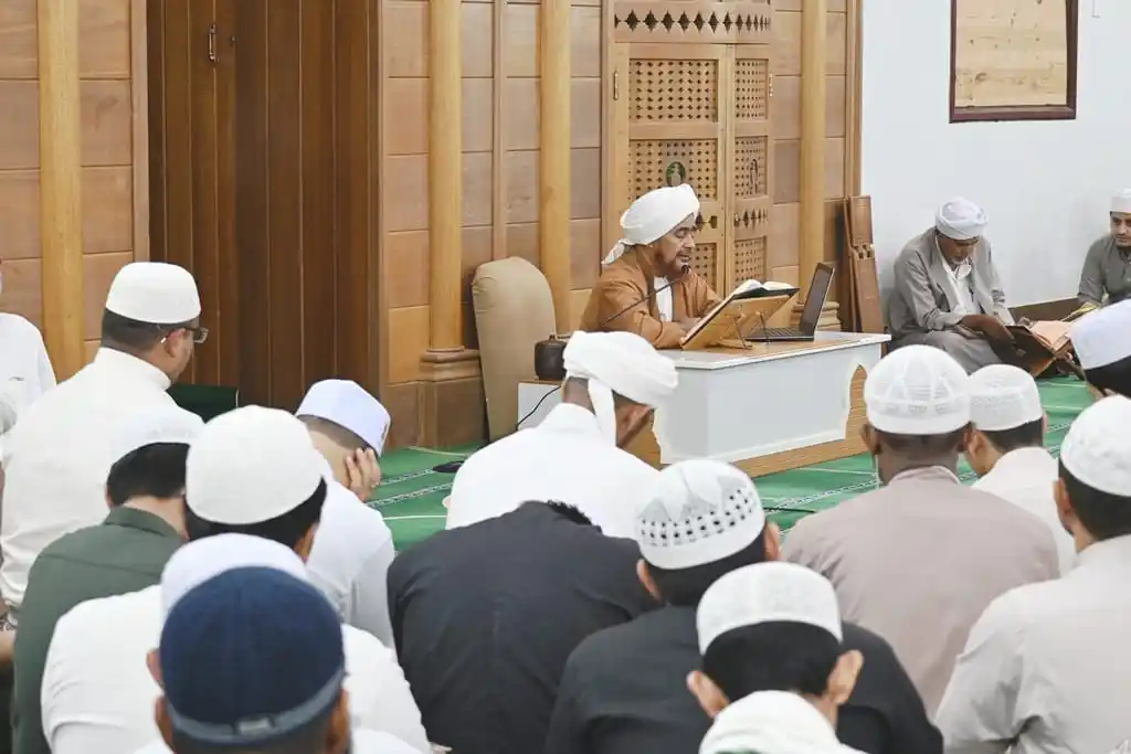 Image from الحبيب عمر بن حفيظ Al-Habib Omar Bin Hafidh: 🔉 *كشف الغمة 264- كتاب الجنائز (2) ما ورد في المرض والاحتضار* 🎙 الدر...