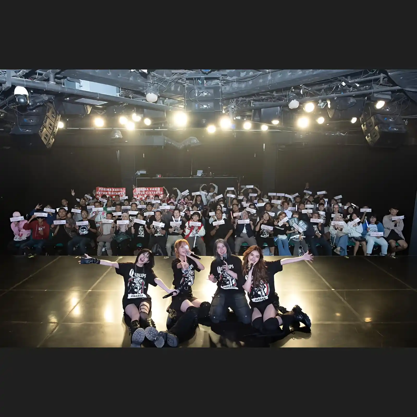 Image from BERITA JKT48: Terima kasih telah datang ke acara Quadlips 1ST FAN MEETING IN INDONES...