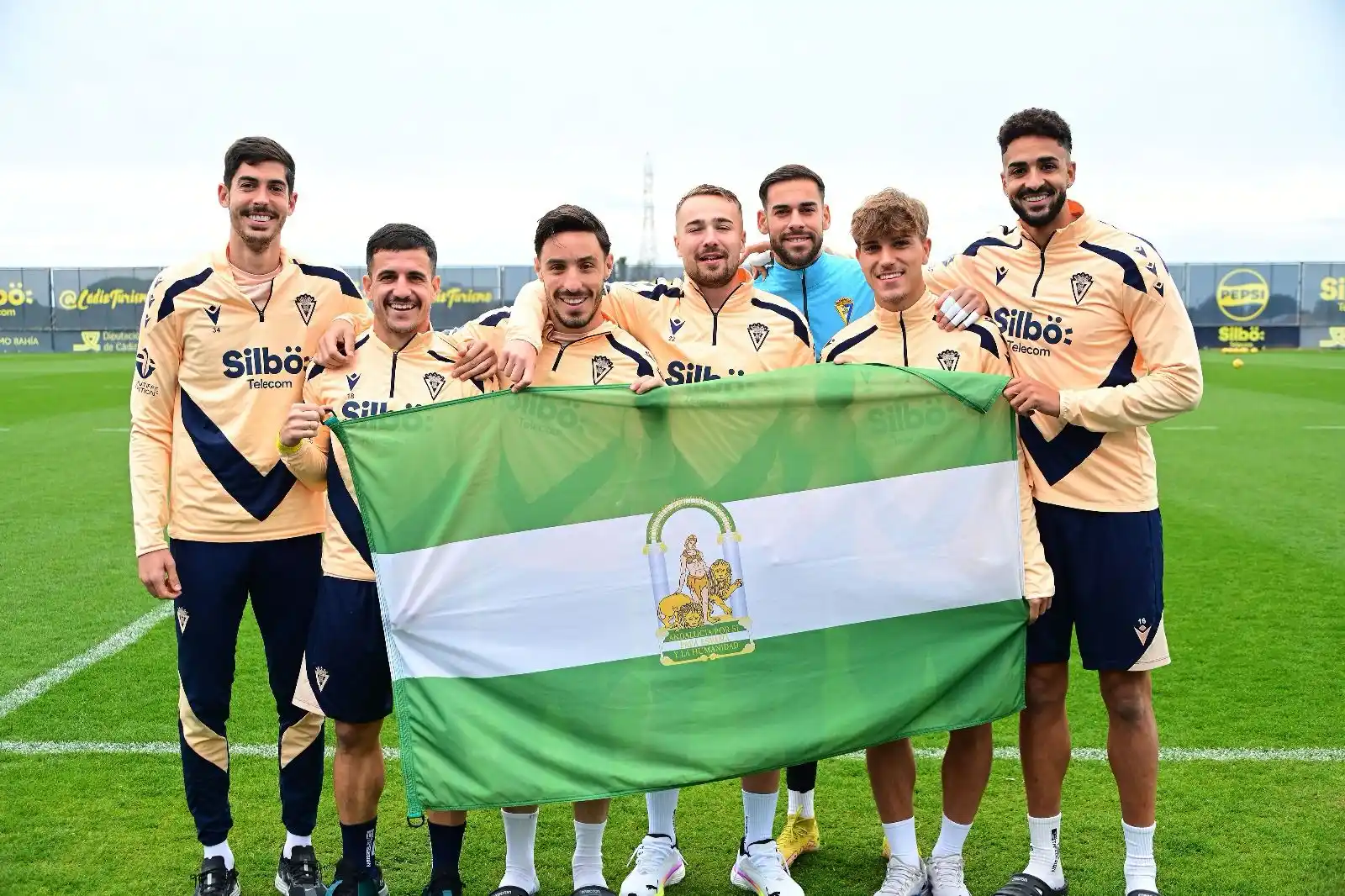 Image from Cádiz Club de Fútbol: 💚🤍💚 Sea por Andalucía libre. <a class="text-blue-500 hover:underli...