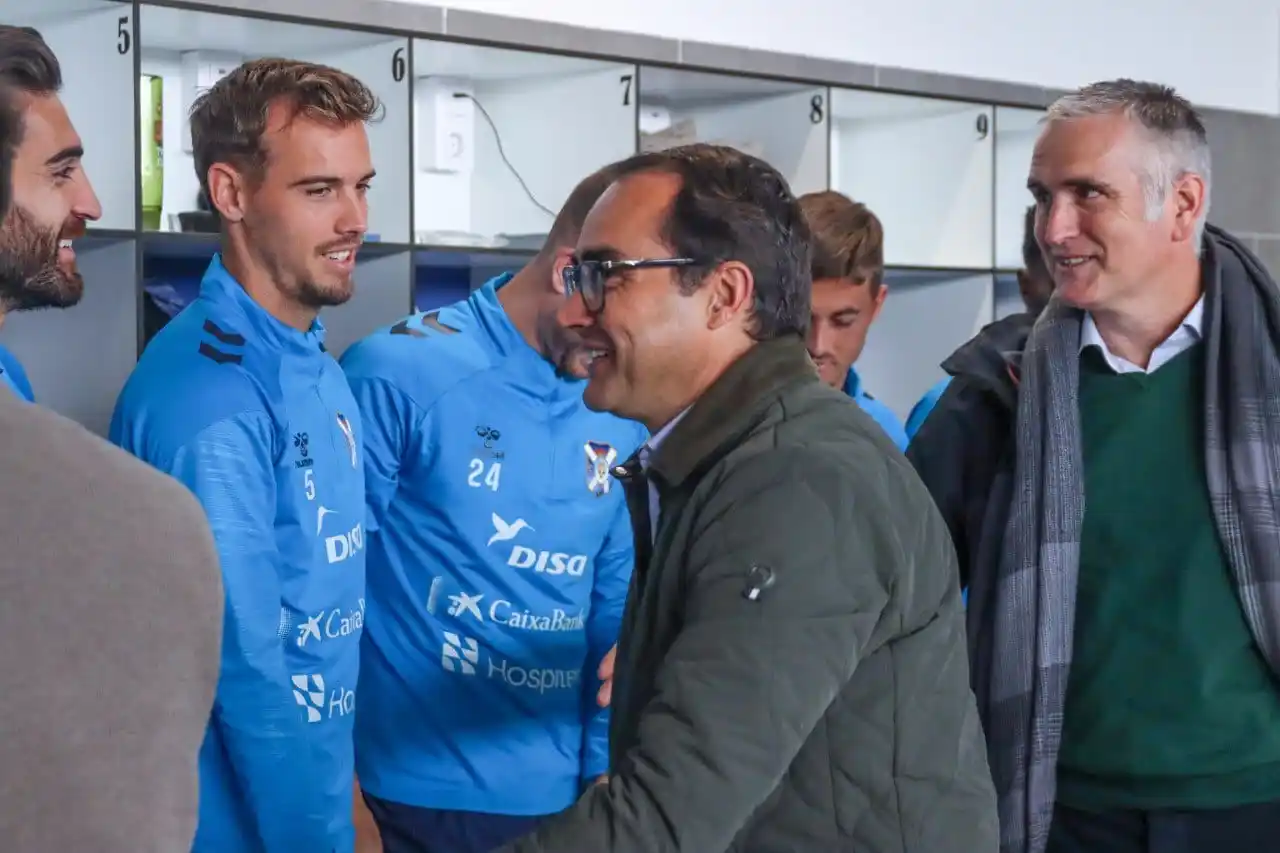 Image from CD Tenerife: 🫱🏽🫲🏾El nuevo <a class="text-blue-500 hover:underline cursor-point...
