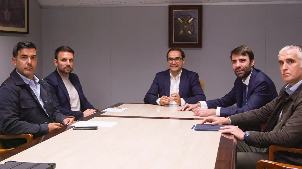Image from CD Tenerife: 🎙 𝐉𝐨𝐬𝐞́ 𝐃𝐚𝐧𝐢𝐞𝐥 𝐃𝐢́𝐚𝐳 𝐀𝐫𝐦𝐚𝐬: ❝Queremos trabajar par...