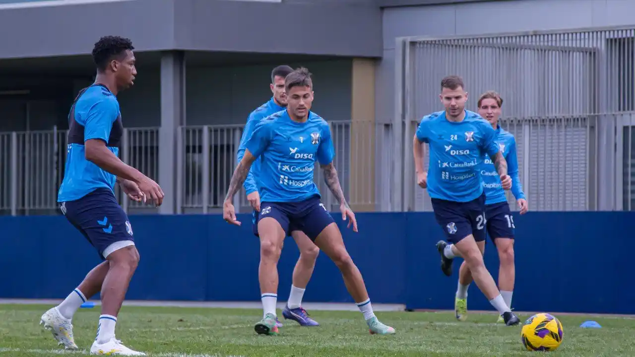 Image from CD Tenerife: 🏃♂️ Primer entrenamiento para preparar la visita al <a class="text-b...