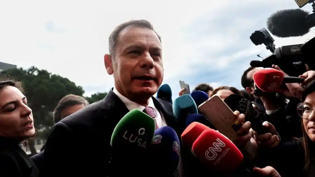 Image from CNN Portugal: 🟥 *Montenegro foi trabalhador remunerado de duas das empresas que con...