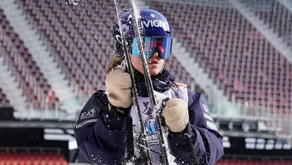 Image from CONI: Che spettacolo Flora Tabanelli! 🎿 A Stoneham, in Canada, la giovane ...