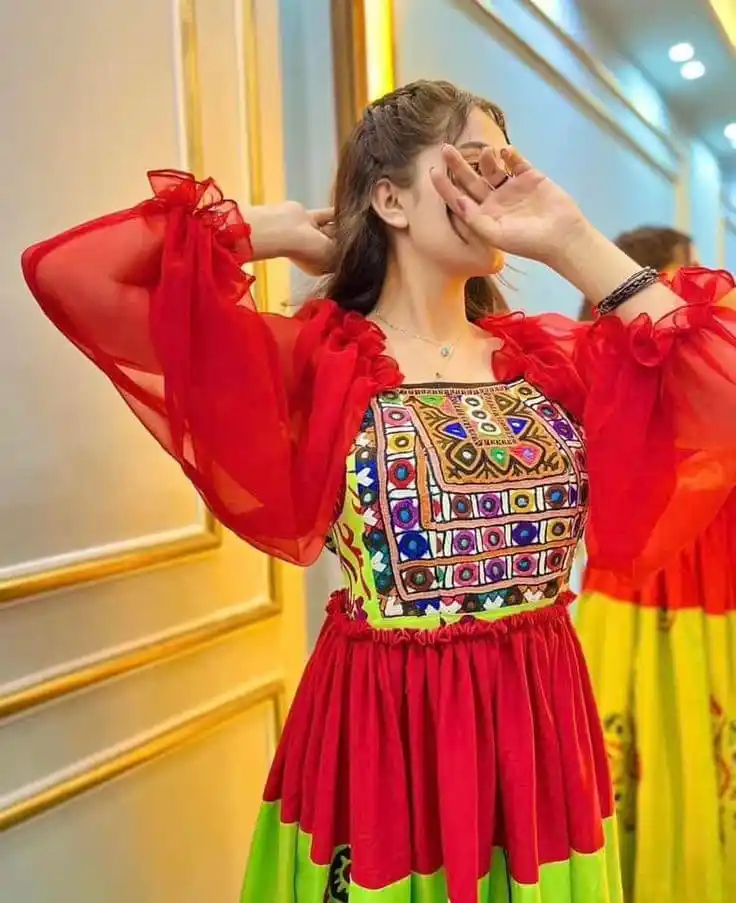 Image from داســتان ســࢪا┆𝑫𝒂𝒔𝒕𝒂𝒏 𝑺𝒂𝒓𝒂: > _*✰رومان:عشوه گر*_ > _*✰قسمت: هفتم*_ > _*✰نشر از کانال🥏: ☟*_ > _*✰د...