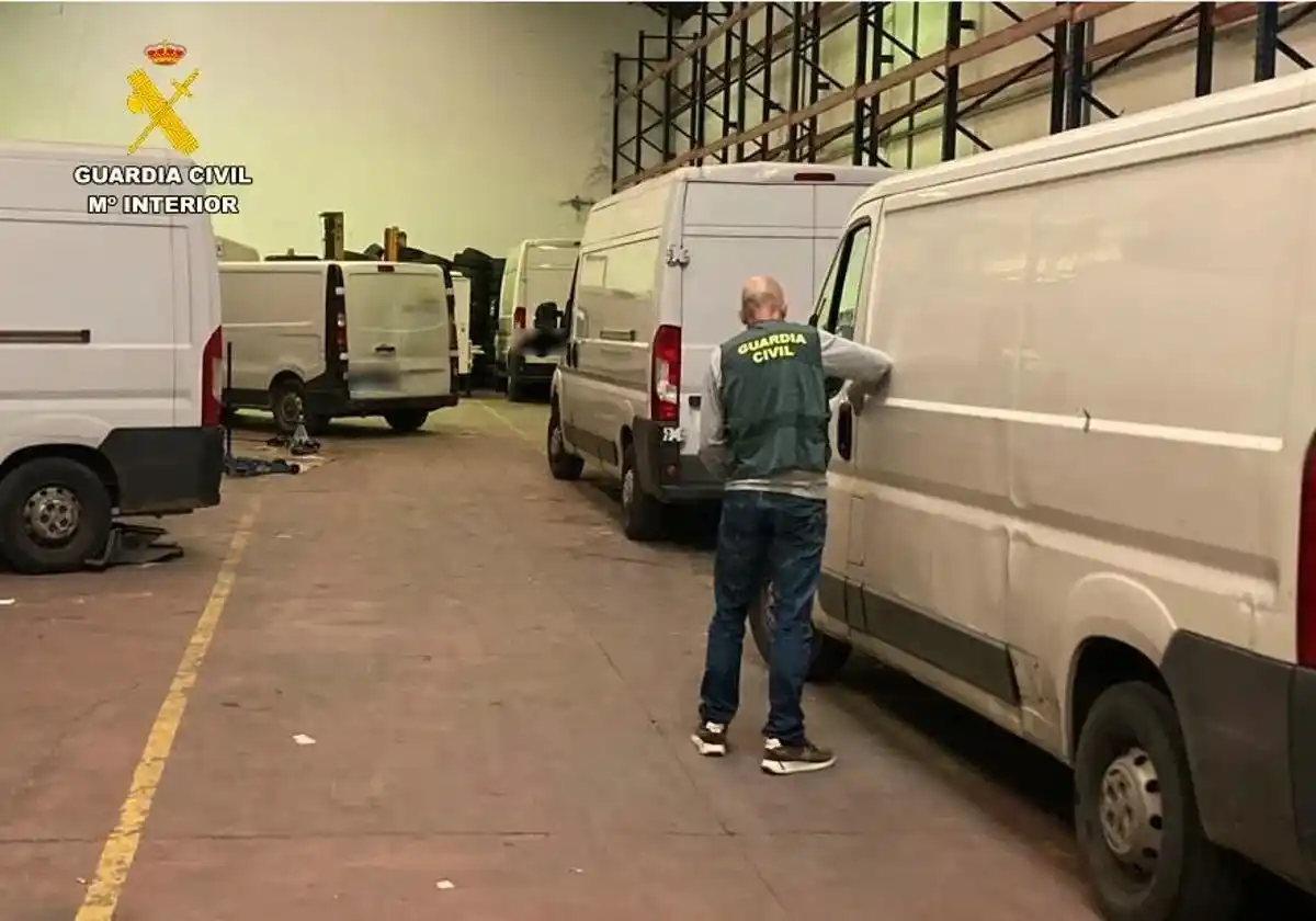 Image from EL DIARIO MONTAÑÉS: 🚨 *Detenidos dos empresarios que alquilaron 10 furgonetas y no las de...