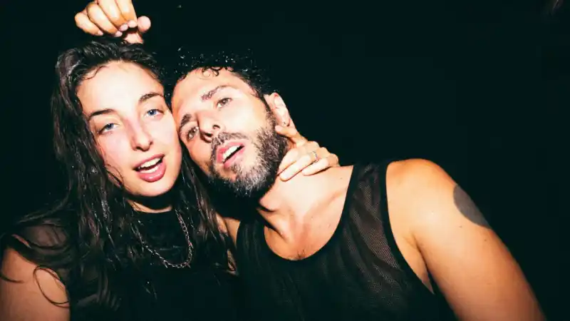 Image from ElPlural.com: 🎶ENTREVISTA | Sergio y Sandra, miembros de Delaporte, presentan su nu...