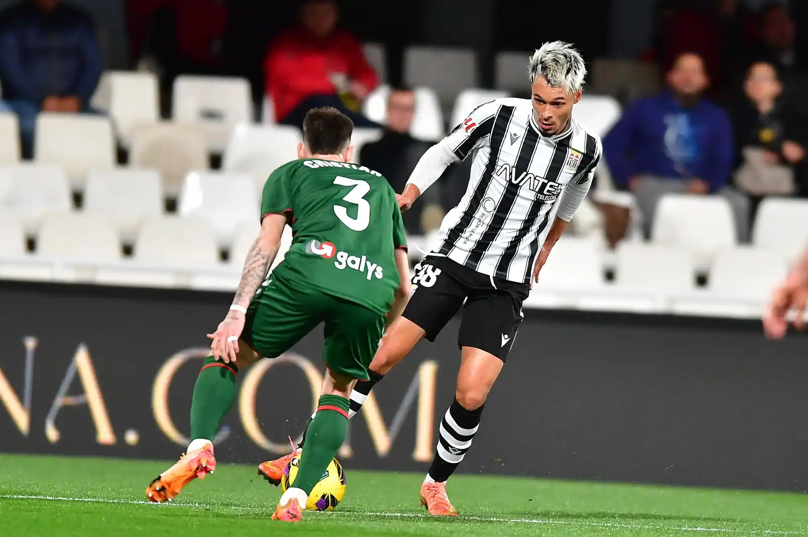 Image from FC Cartagena: https://www.fccartagena.es/noticias/el-efese-cae-ante-el-eibar-0-2...