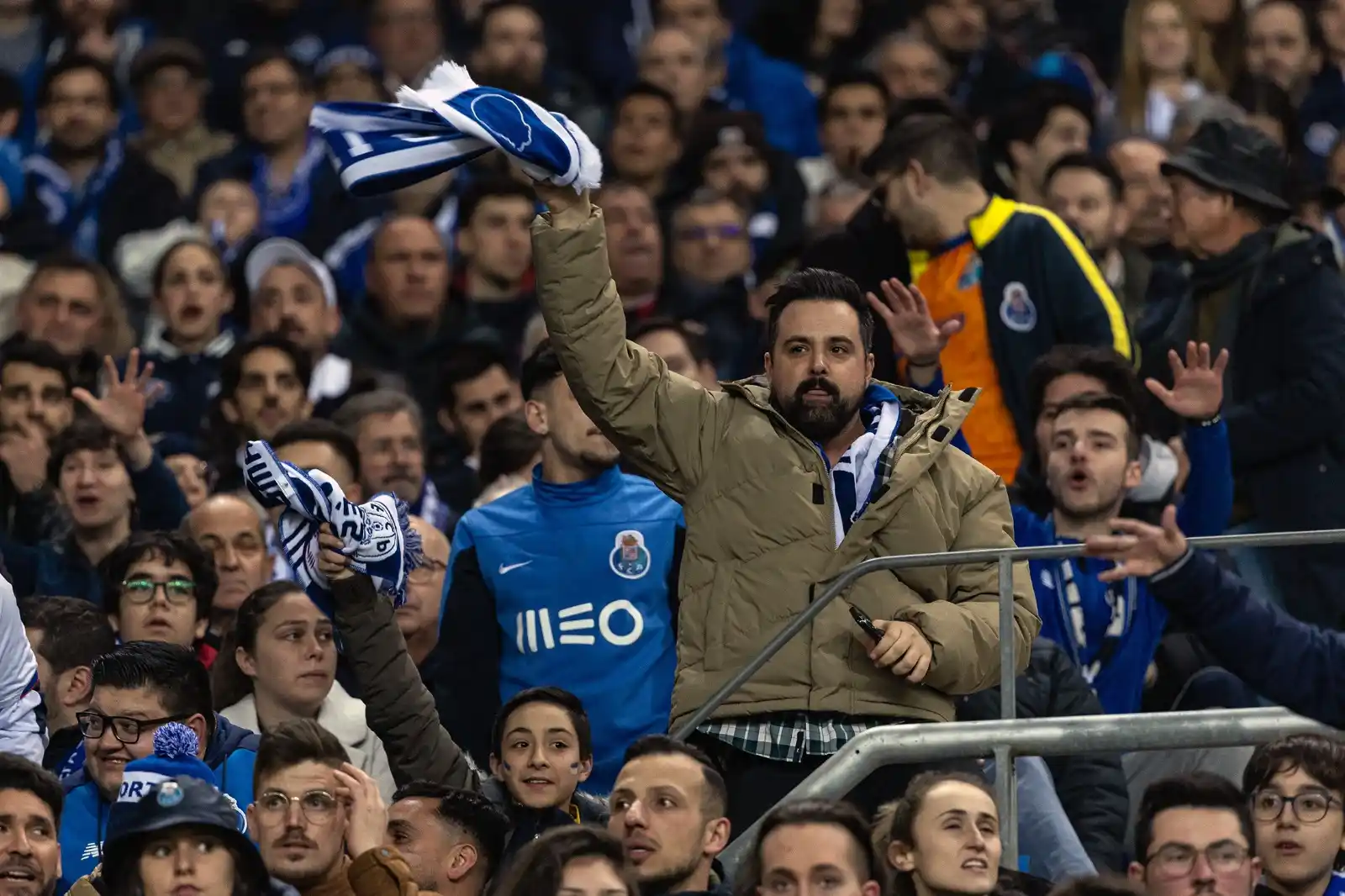 Image from FC Porto: Últimos 1000 bilhetes para o FC Porto-Vitória SC 🔵⚪ ℹ https://bit.ly/...