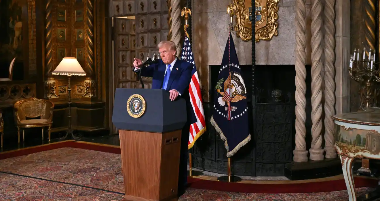 Image from FOCUS Magazin: *Der Fake-News-Präsident*  Wahre Fans von Donald Trump verteidigen ihr...